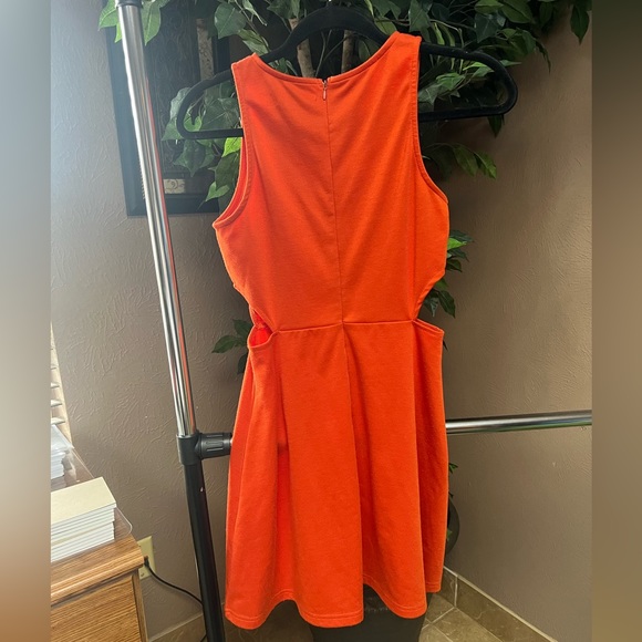 Chelsea & Violet Orange Cut out Dress Size Small - Picture 2 of 3